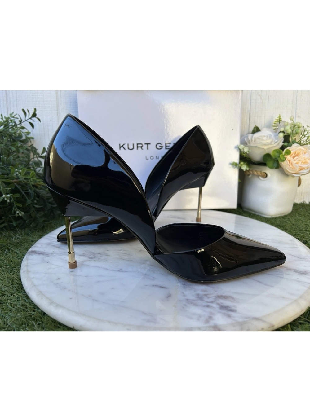 KURT GEIGER LONDON BOND
Black Patent Leather Pumps size
US  7 NEW/with box $220 - Picture 2 of 14